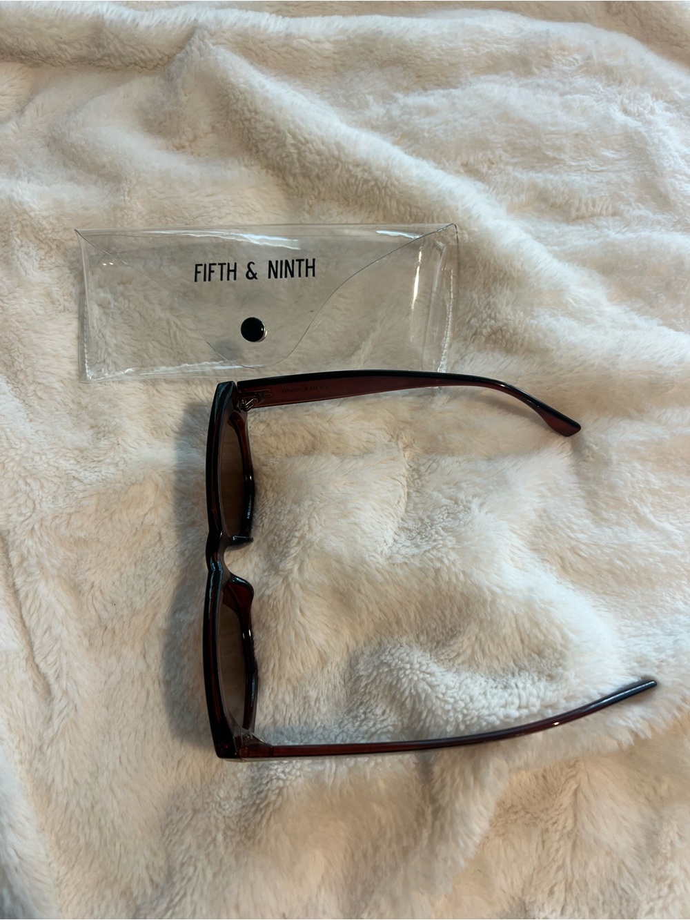 Burgundy Cat-Eye Sunglasses for Women - Picture 4 of 4